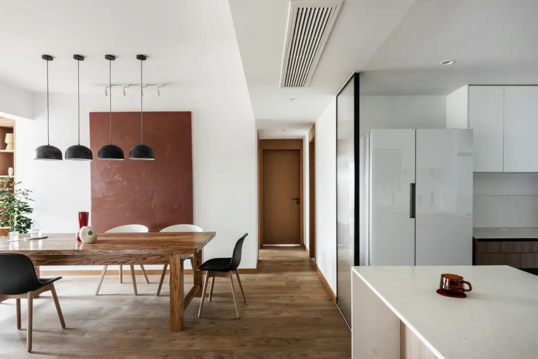 现代原木风格室内设计家装案例-餐厅 现代原木风格室内设计家装案例-餐厅