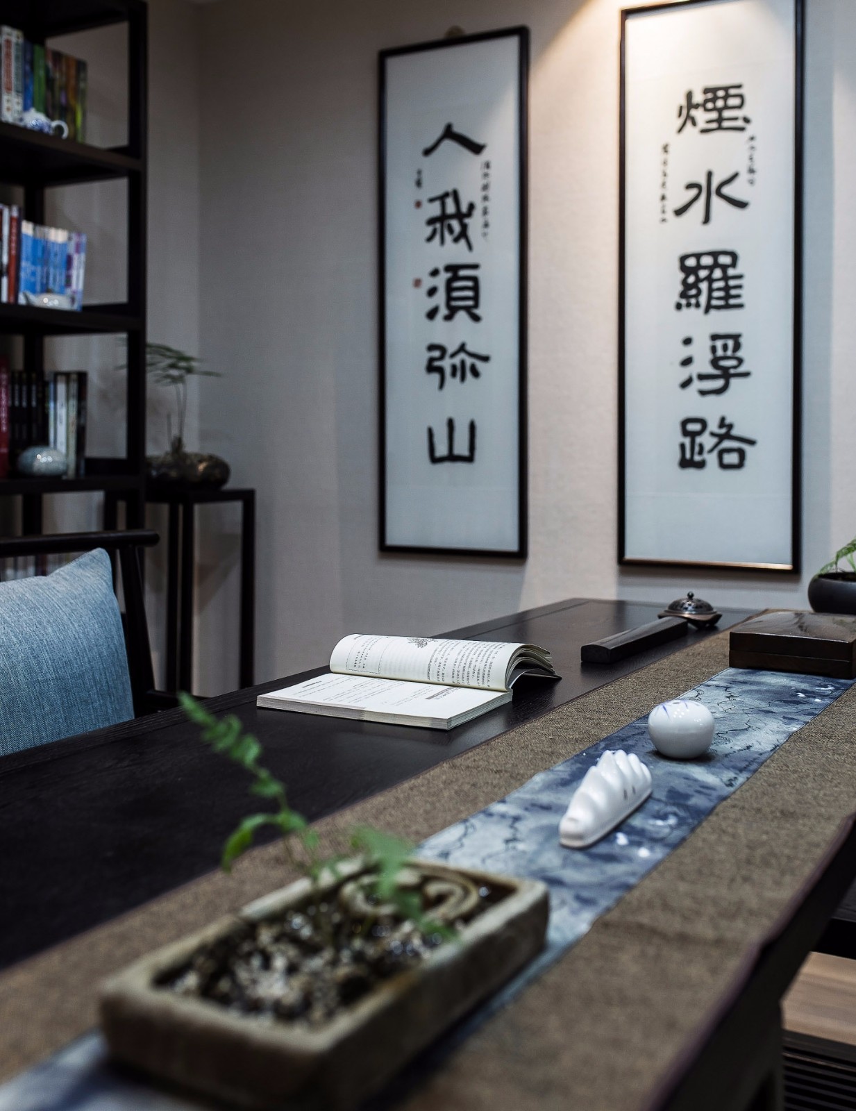 新中式风格家装设计室内装修效果图-书房书桌 新中式风格家装设计室内装修效果图-书房书桌